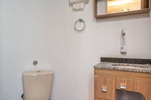 Casa à venda com 519m², 4 dormitórios, 4 suítes, 4 vagas, no bairro Vila Assuncao em Porto Alegre