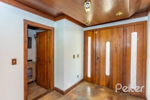 Casa à venda com 519m², 4 dormitórios, 4 suítes, 4 vagas, no bairro Vila Assuncao em Porto Alegre