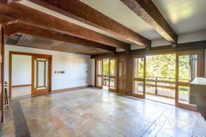 Casa à venda com 519m², 4 dormitórios, 4 suítes, 4 vagas, no bairro Vila Assuncao em Porto Alegre