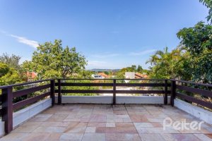 Casa à venda com 519m², 4 dormitórios, 4 suítes, 4 vagas, no bairro Vila Assuncao em Porto Alegre