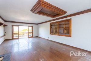 Casa à venda com 519m², 4 dormitórios, 4 suítes, 4 vagas, no bairro Vila Assuncao em Porto Alegre