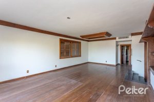 Casa à venda com 519m², 4 dormitórios, 4 suítes, 4 vagas, no bairro Vila Assuncao em Porto Alegre