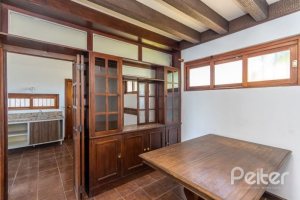 Casa à venda com 519m², 4 dormitórios, 4 suítes, 4 vagas, no bairro Vila Assuncao em Porto Alegre