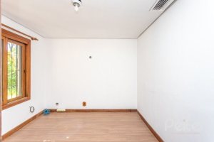 Casa à venda com 519m², 4 dormitórios, 4 suítes, 4 vagas, no bairro Vila Assuncao em Porto Alegre
