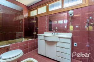 Casa à venda com 519m², 4 dormitórios, 4 suítes, 4 vagas, no bairro Vila Assuncao em Porto Alegre