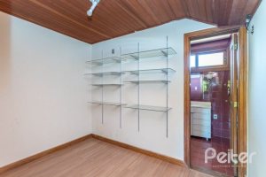 Casa à venda com 519m², 4 dormitórios, 4 suítes, 4 vagas, no bairro Vila Assuncao em Porto Alegre