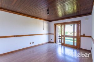 Casa à venda com 519m², 4 dormitórios, 4 suítes, 4 vagas, no bairro Vila Assuncao em Porto Alegre