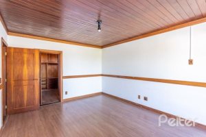 Casa à venda com 519m², 4 dormitórios, 4 suítes, 4 vagas, no bairro Vila Assuncao em Porto Alegre