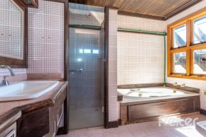 Casa à venda com 519m², 4 dormitórios, 4 suítes, 4 vagas, no bairro Vila Assuncao em Porto Alegre