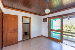 Casa à venda com 519m², 4 dormitórios, 4 suítes, 4 vagas, no bairro Vila Assuncao em Porto Alegre