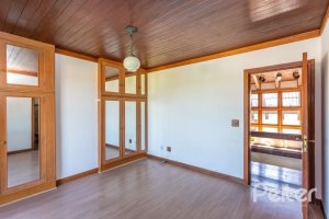 Casa à venda com 519m², 4 dormitórios, 4 suítes, 4 vagas, no bairro Vila Assuncao em Porto Alegre