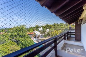 Casa à venda com 519m², 4 dormitórios, 4 suítes, 4 vagas, no bairro Vila Assuncao em Porto Alegre