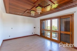 Casa à venda com 519m², 4 dormitórios, 4 suítes, 4 vagas, no bairro Vila Assuncao em Porto Alegre