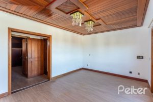 Casa à venda com 519m², 4 dormitórios, 4 suítes, 4 vagas, no bairro Vila Assuncao em Porto Alegre