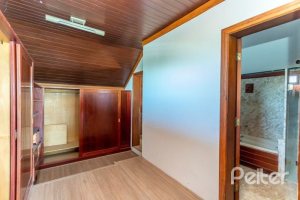 Casa à venda com 519m², 4 dormitórios, 4 suítes, 4 vagas, no bairro Vila Assuncao em Porto Alegre