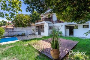 Casa à venda com 519m², 4 dormitórios, 4 suítes, 4 vagas, no bairro Vila Assuncao em Porto Alegre