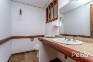 Casa à venda com 519m², 4 dormitórios, 4 suítes, 4 vagas, no bairro Vila Assuncao em Porto Alegre