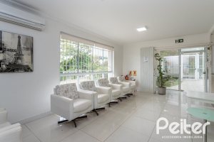 Casa à venda com 228m², 3 dormitórios, 1 suíte, 4 vagas, no bairro Vila Assunção em Porto Alegre