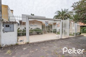 Casa à venda com 228m², 3 dormitórios, 1 suíte, 4 vagas, no bairro Vila Assunção em Porto Alegre