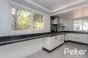 Casa em Condomínio à venda com 304m², 4 dormitórios, 4 suítes, 3 vagas, no bairro Tristeza em Porto Alegre