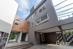 Casa em Condomínio à venda com 296m², 4 dormitórios, 2 suítes, 3 vagas, no bairro Tristeza em Porto Alegre