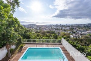 Casa à venda com 420m², 4 dormitórios, 1 suíte, 4 vagas, no bairro Nonoai em Porto Alegre