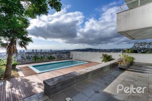 Casa à venda com 420m², 4 dormitórios, 1 suíte, 4 vagas, no bairro Nonoai em Porto Alegre