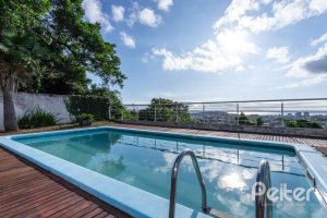 Casa à venda com 420m², 4 dormitórios, 1 suíte, 4 vagas, no bairro Nonoai em Porto Alegre