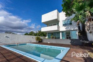 Casa à venda com 420m², 4 dormitórios, 1 suíte, 4 vagas, no bairro Nonoai em Porto Alegre