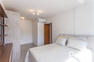 Apartamento à venda com 102m², 3 dormitórios, 1 suíte, 2 vagas, no bairro Tristeza em PORTO ALEGRE