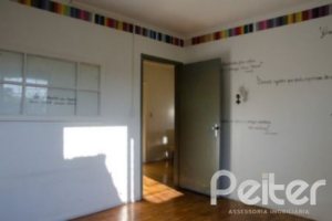 Casa à venda com 300m², 4 dormitórios, 2 suítes, 4 vagas, no bairro Vila Assunção em Porto Alegre