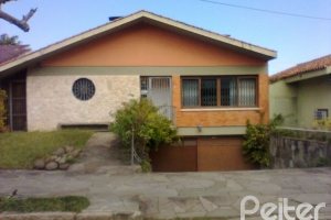 Casa à venda com 300m², 4 dormitórios, 2 suítes, 4 vagas, no bairro Vila Assunção em Porto Alegre