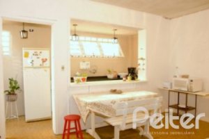 Casa à venda com 300m², 4 dormitórios, 2 suítes, 4 vagas, no bairro Vila Assunção em Porto Alegre