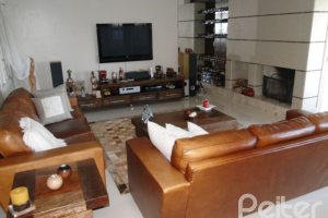 Casa à venda com 400m², 3 dormitórios, 1 suíte, 3 vagas, no bairro Jardim Isabel em Porto Alegre