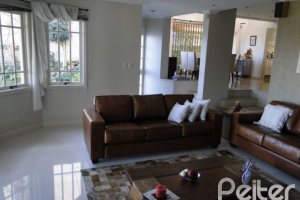 Casa à venda com 400m², 3 dormitórios, 1 suíte, 3 vagas, no bairro Jardim Isabel em Porto Alegre