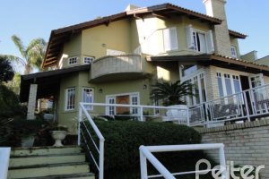 Casa à venda com 400m², 3 dormitórios, 1 suíte, 3 vagas, no bairro Jardim Isabel em Porto Alegre