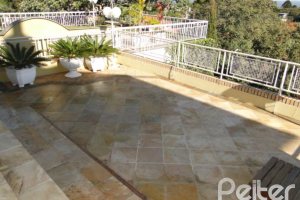 Casa à venda com 400m², 3 dormitórios, 1 suíte, 3 vagas, no bairro Jardim Isabel em Porto Alegre