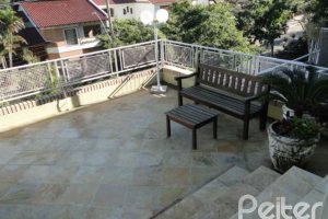 Casa à venda com 400m², 3 dormitórios, 1 suíte, 3 vagas, no bairro Jardim Isabel em Porto Alegre