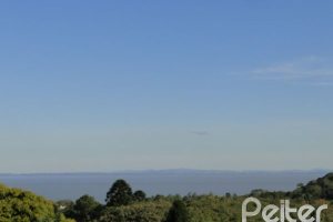 Casa à venda com 400m², 3 dormitórios, 1 suíte, 3 vagas, no bairro Jardim Isabel em Porto Alegre