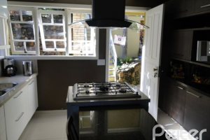 Casa à venda com 400m², 3 dormitórios, 1 suíte, 3 vagas, no bairro Jardim Isabel em Porto Alegre