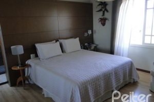 Casa à venda com 400m², 3 dormitórios, 1 suíte, 3 vagas, no bairro Jardim Isabel em Porto Alegre