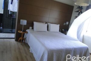 Casa à venda com 400m², 3 dormitórios, 1 suíte, 3 vagas, no bairro Jardim Isabel em Porto Alegre