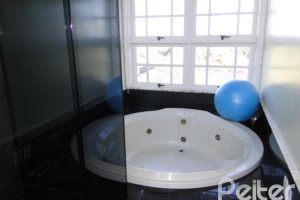 Casa à venda com 400m², 3 dormitórios, 1 suíte, 3 vagas, no bairro Jardim Isabel em Porto Alegre