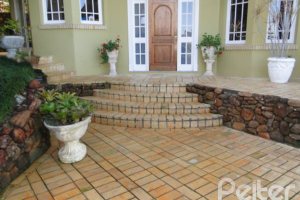 Casa à venda com 400m², 3 dormitórios, 1 suíte, 3 vagas, no bairro Jardim Isabel em Porto Alegre