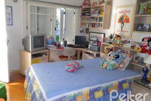 Casa à venda com 400m², 3 dormitórios, 1 suíte, 3 vagas, no bairro Jardim Isabel em Porto Alegre