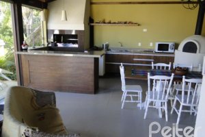 Casa à venda com 400m², 3 dormitórios, 1 suíte, 3 vagas, no bairro Jardim Isabel em Porto Alegre