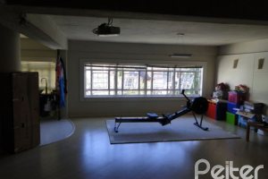 Casa à venda com 400m², 3 dormitórios, 1 suíte, 3 vagas, no bairro Jardim Isabel em Porto Alegre