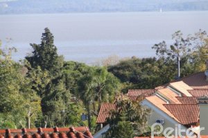 Casa à venda com 400m², 3 dormitórios, 1 suíte, 3 vagas, no bairro Jardim Isabel em Porto Alegre