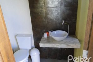 Casa à venda com 400m², 3 dormitórios, 1 suíte, 3 vagas, no bairro Jardim Isabel em Porto Alegre