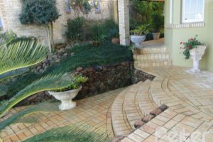 Casa à venda com 400m², 3 dormitórios, 1 suíte, 3 vagas, no bairro Jardim Isabel em Porto Alegre